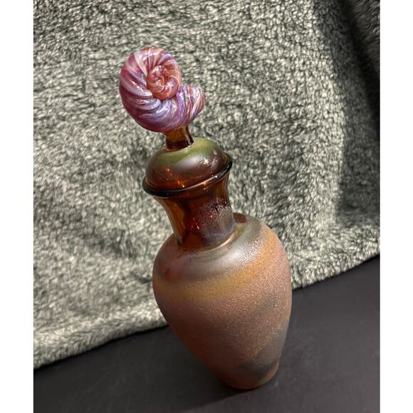 Stunning Glass Bottle with Shell Stopper Beachy Beautifulness - Picture 7 of 16
